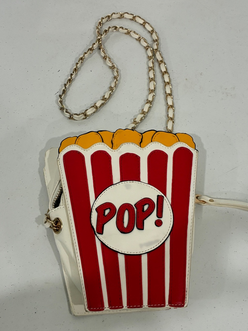 Nila Anthony Pop Art Popcorn Bucket Novelty Crossbody Bag White Red Gold Chain